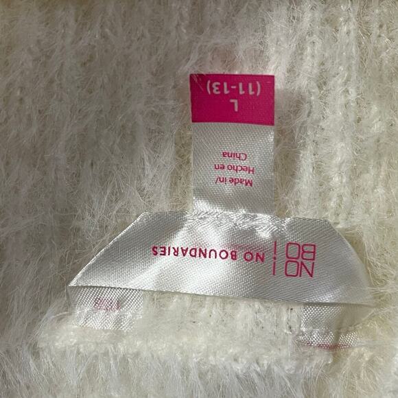 No Boundaries Juniors Rhinestone Heart Keyhole White Sweater Size 11-13 - Picture 8 of 11